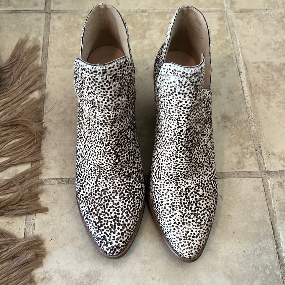 So cute and comfy size 8.5 but I usually wear 9. Runs a little big